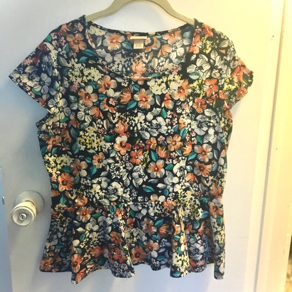 🎁🎁🎁 Floral print peplum t-shirt - Picture 1 of 4